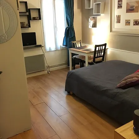 Studio Petit Montmartre Paris